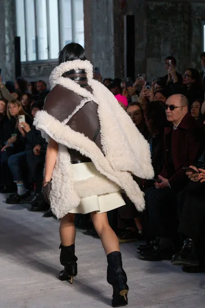 Look 52